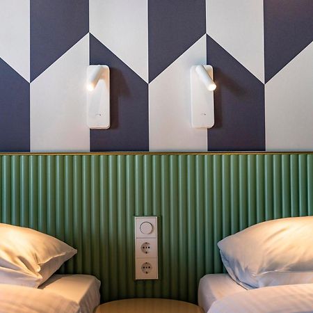 Tourist Inn Hotel Amsterdam Bagian luar foto