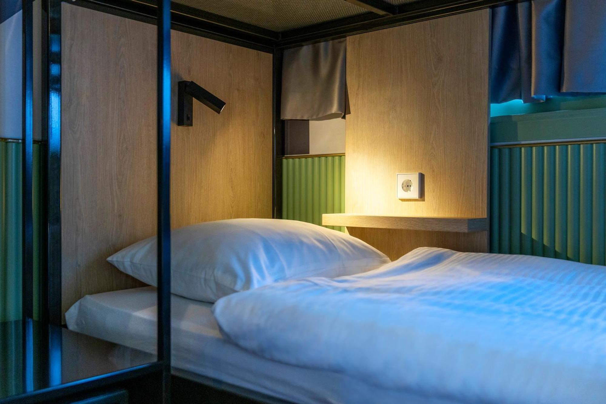 Tourist Inn Hotel Amsterdam Bagian luar foto