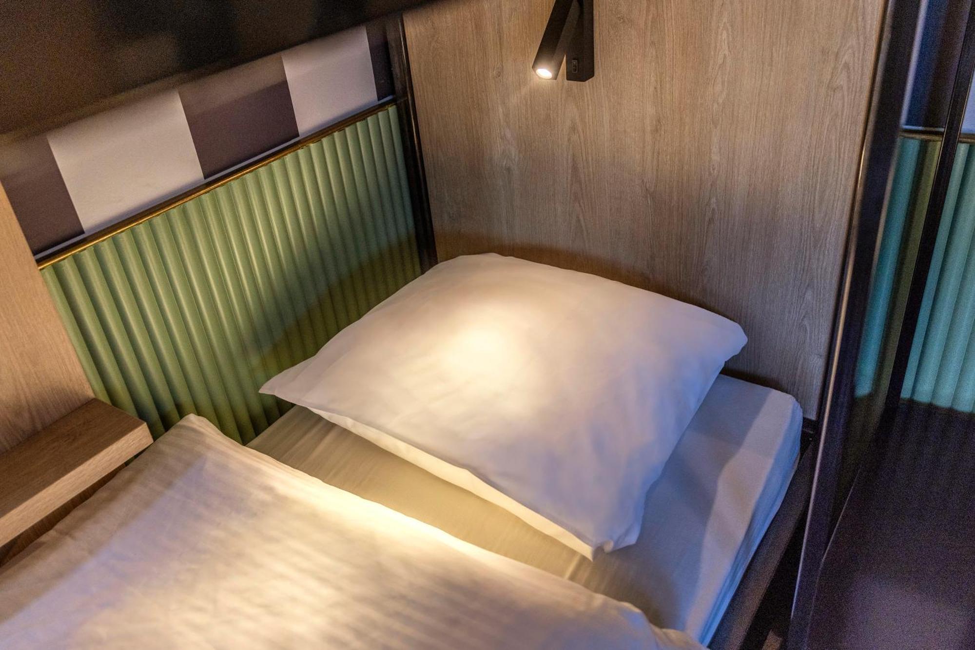 Tourist Inn Hotel Amsterdam Bagian luar foto