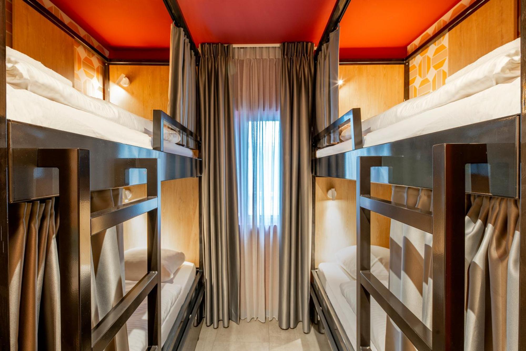 Tourist Inn Hotel Amsterdam Bagian luar foto