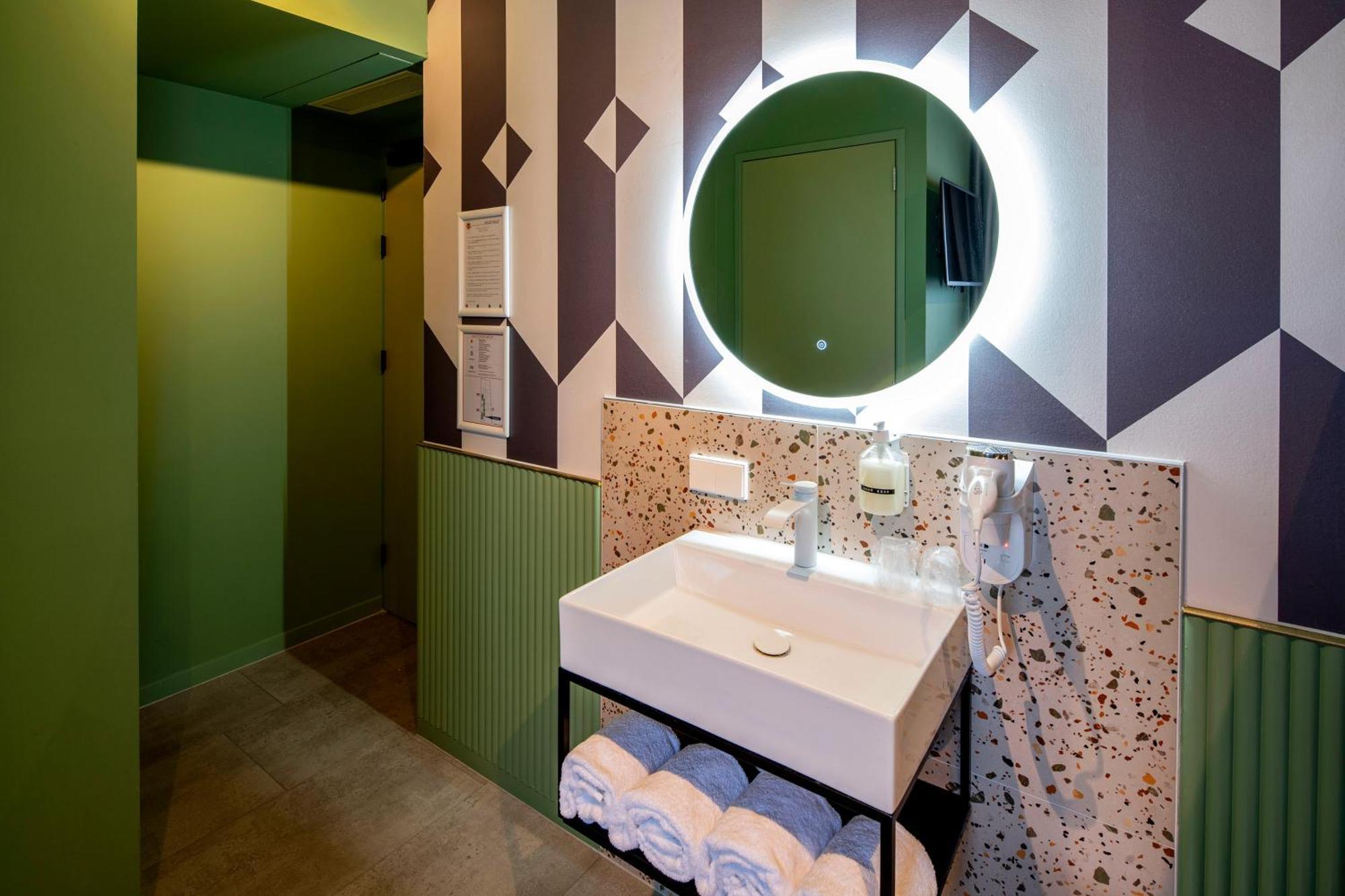 Tourist Inn Hotel Amsterdam Bagian luar foto