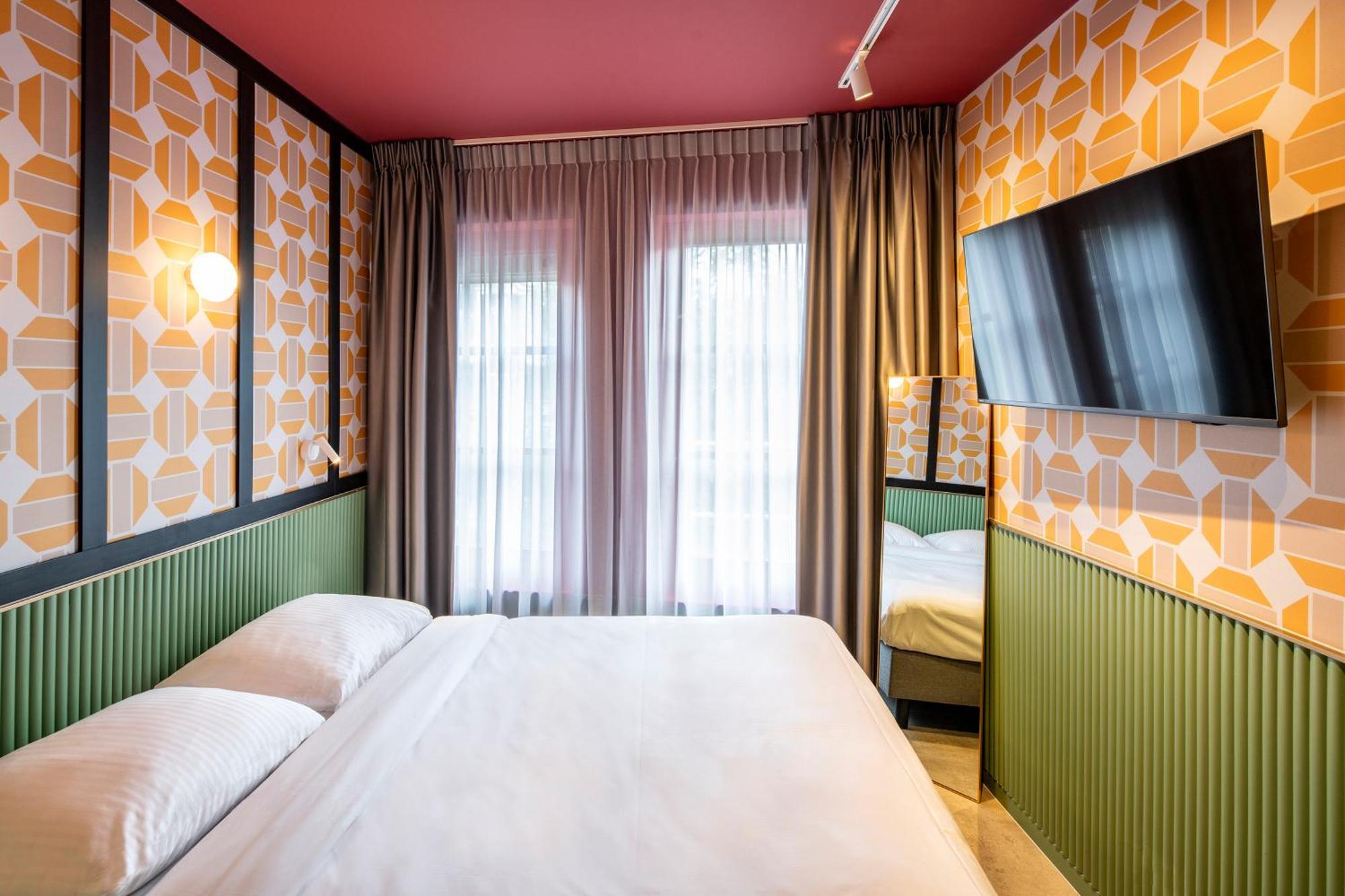 Tourist Inn Hotel Amsterdam Bagian luar foto